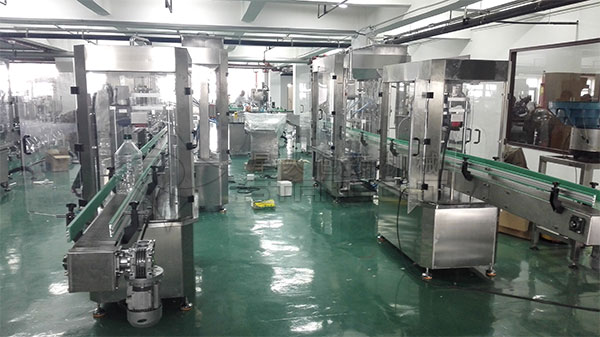 菜籽油灌裝生產(chǎn)線廠家設備實拍圖